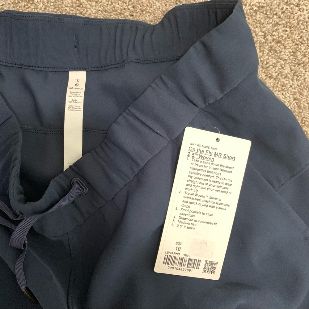 NWT Lululemon On The Fly Short *Woven *2.5" True Navy